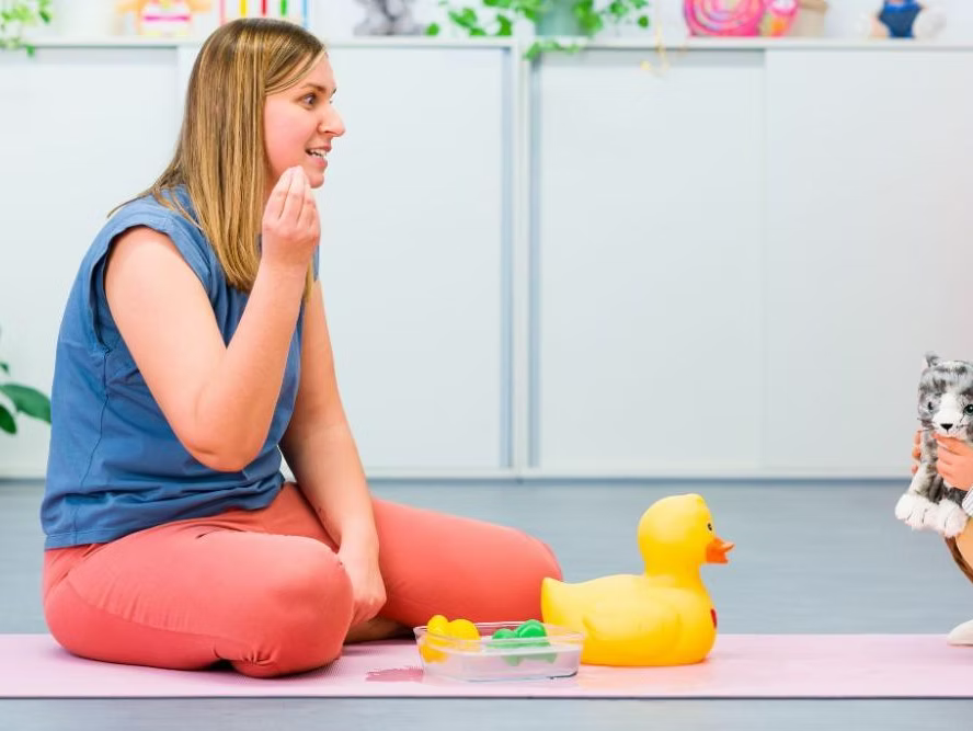 Teaching a Foreign Language to Toddlers (With Tips That Work)